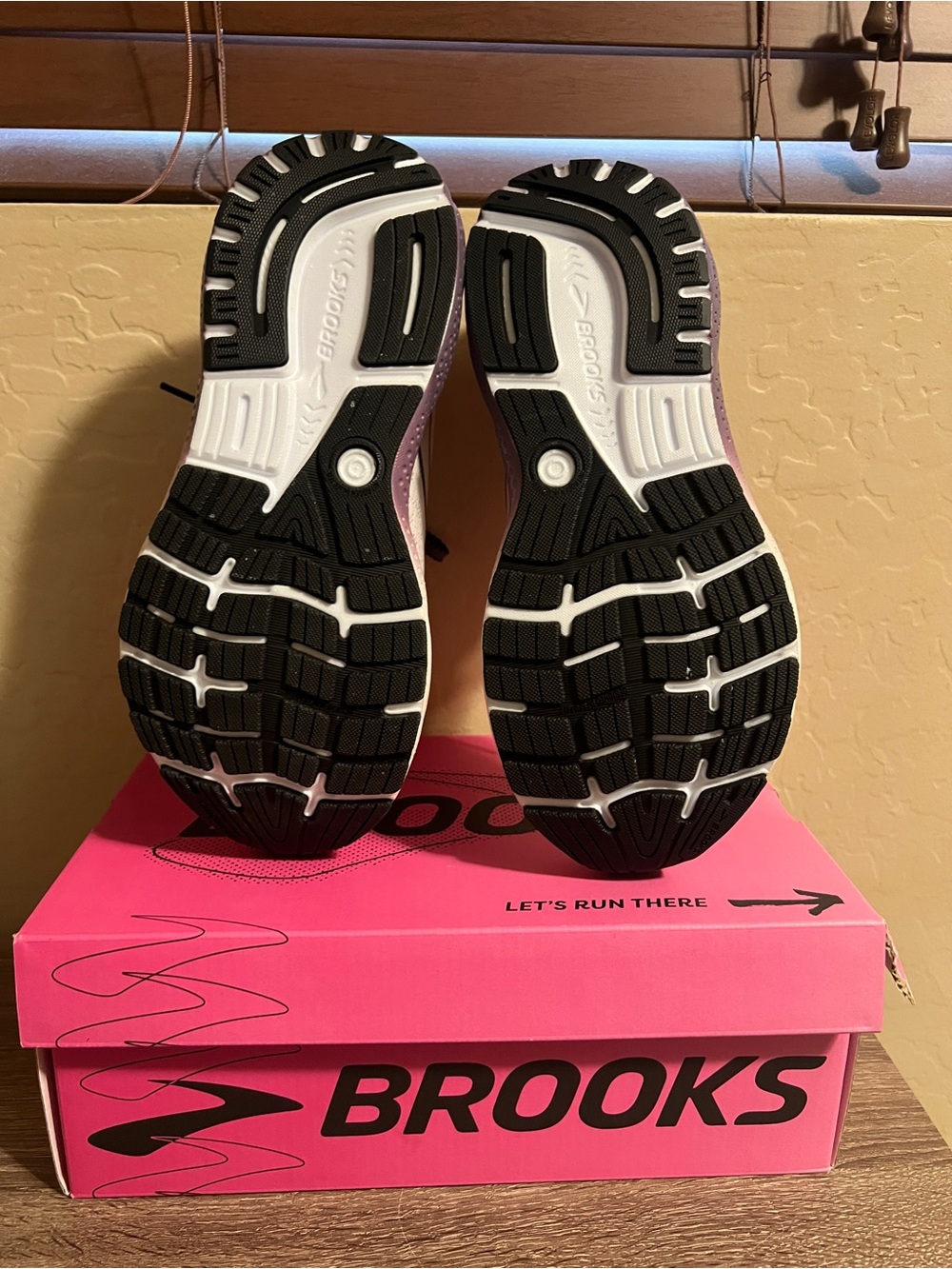 Brooks Ghost 16 Run Sneakers Empower Her Purple Lilac White Women’s 8.5 NIB - Picture 8 of 12